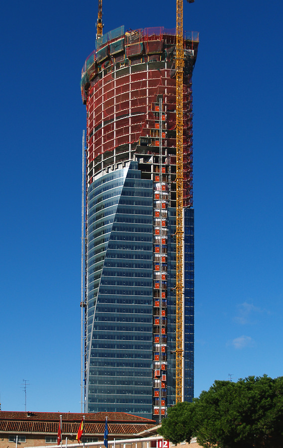 Torre Espacio by Cesar Serrano
