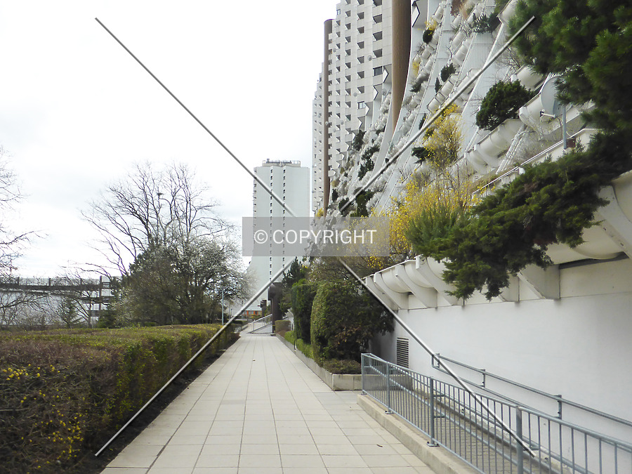 Wohnpark Alterlaa - Block B3-B8 by Nephilim