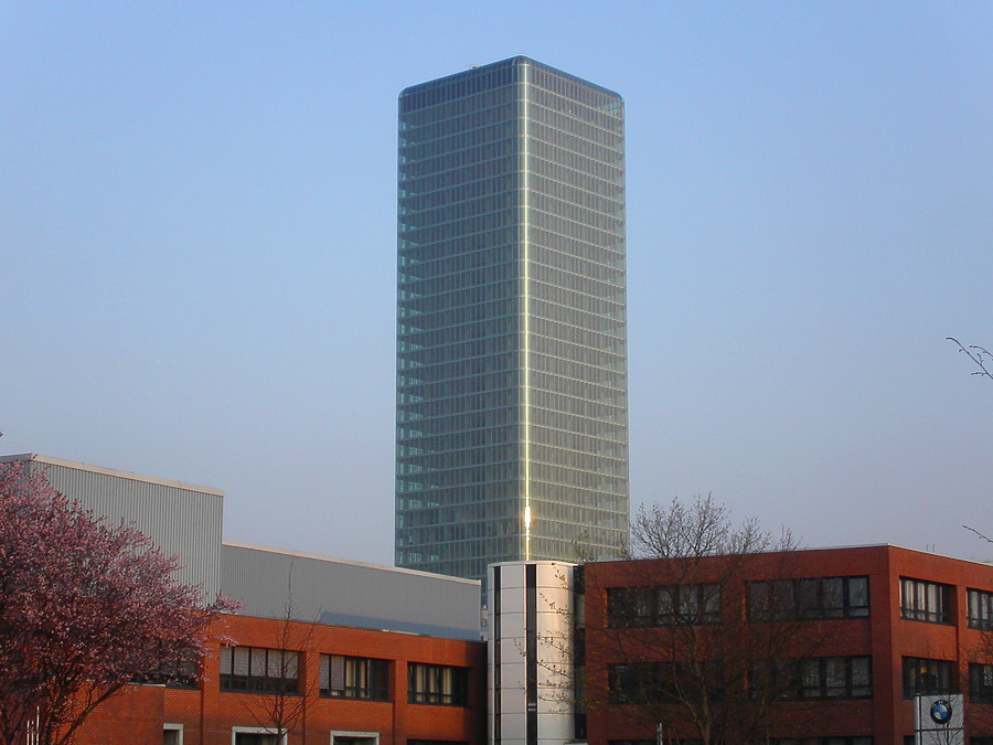 Hochhaus Uptown München by Cesar Serrano