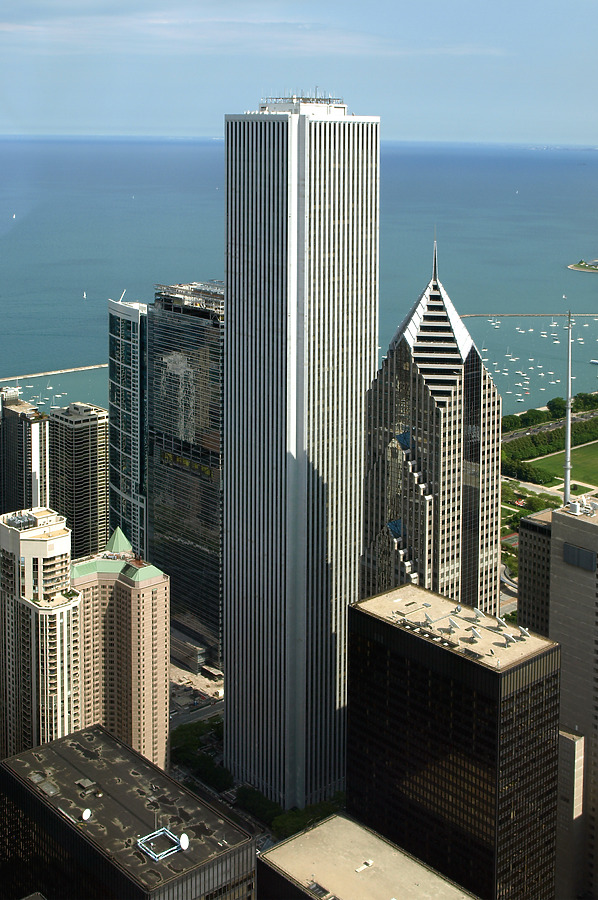 Aon Center by Marshall Gerometta