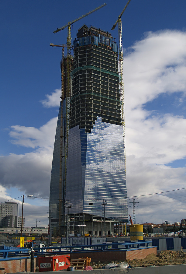 Torre de Cristal by Cesar Serrano