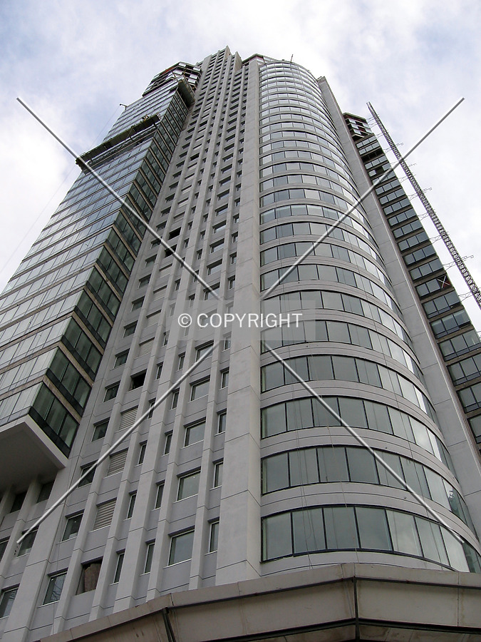 Torre Renoir 1 by Maximiliano Buono