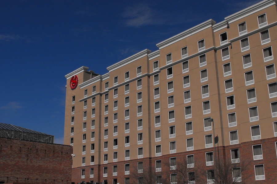 Sheraton Baton Rouge Convention Center Hotel by Rodney Gunn