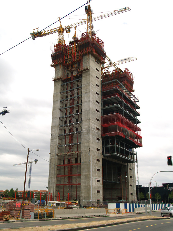 Torre Caja Madrid by Cesar Serrano