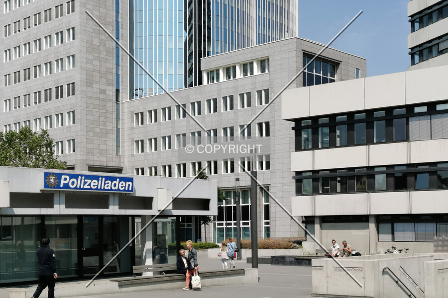 Platz der Deutschen Einheit 4