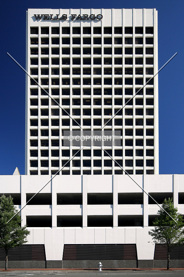 Wells Fargo Plaza by Serdica