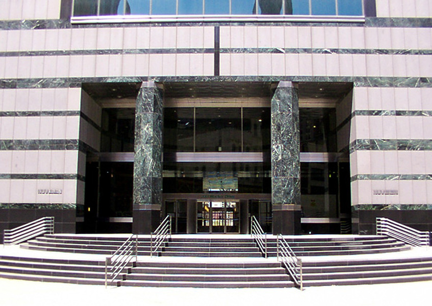 Back entrance at Lake & Franklin