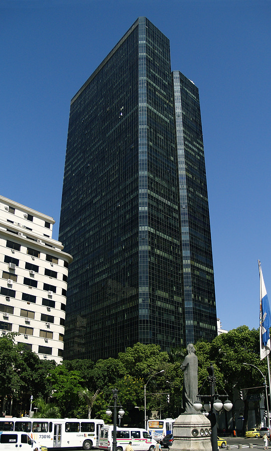 Centro Candido Mendes by Cesar Serrano
