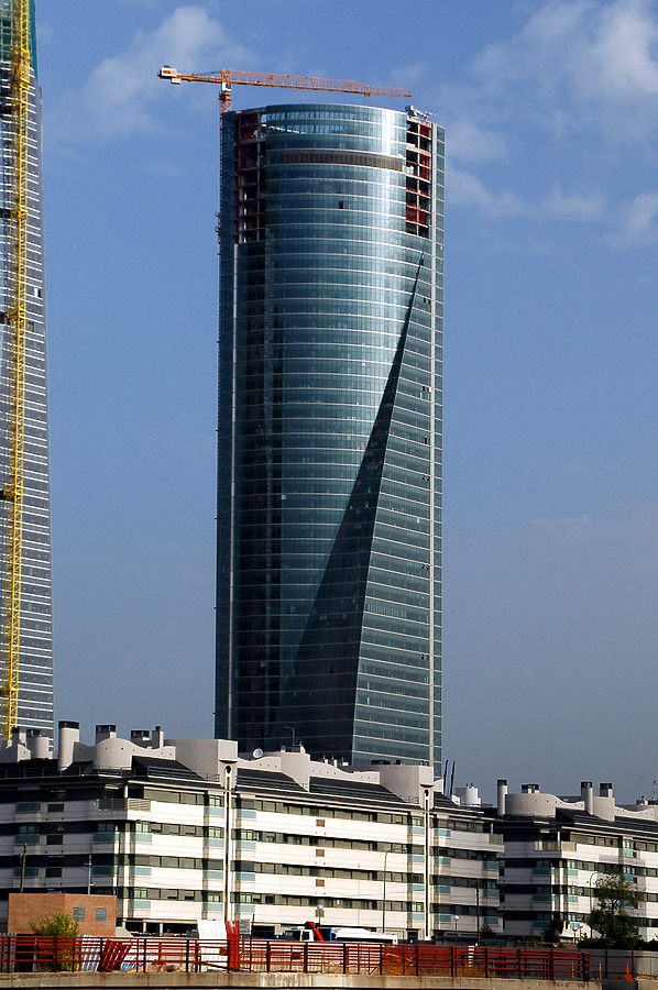 Torre Espacio by John Bek
