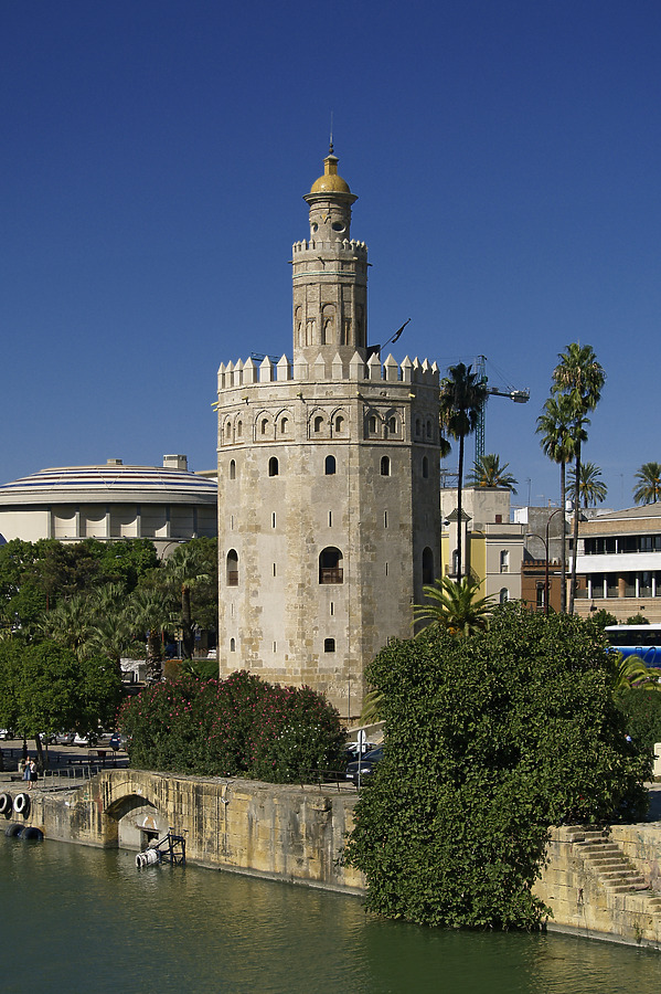 Torre Triana by Cesar Serrano