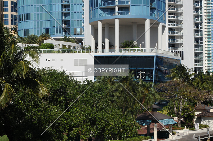 Las Olas River House by Jorge Molina