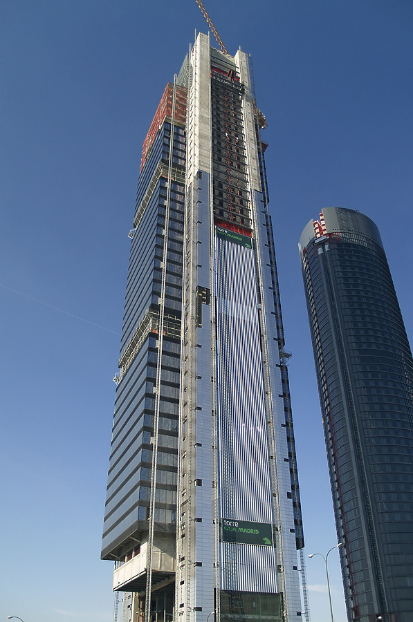 Torre Caja Madrid by Cesar Serrano
