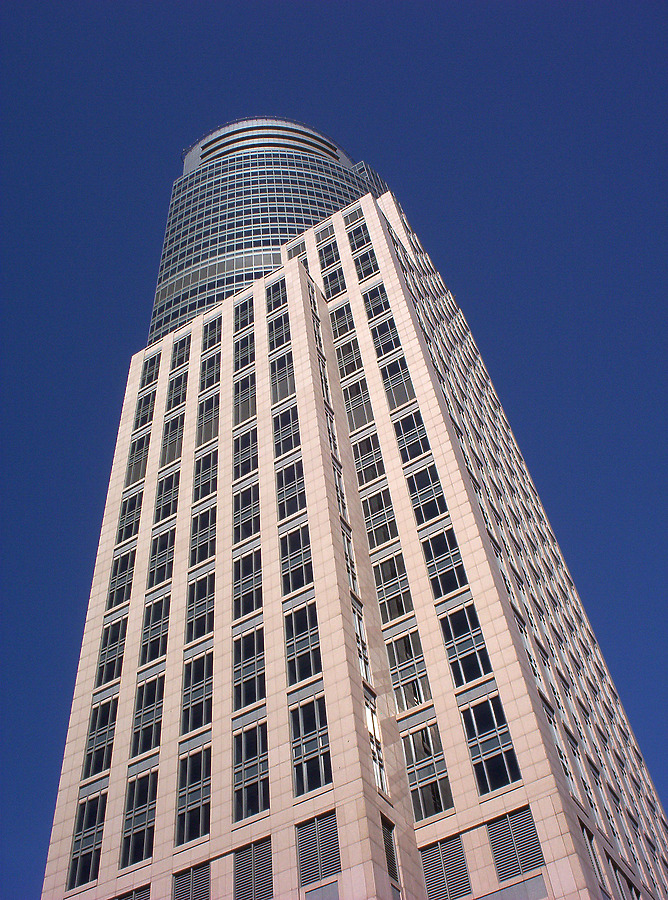 Warsaw Trade Tower by Pavel Toczynski