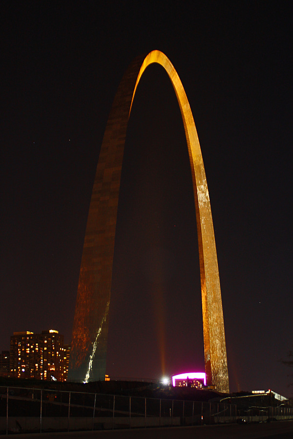 Gateway Arch by Ryan Hildebrand
