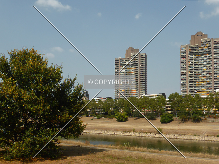 Neckarpromenade Wohnturm I by Nephilim