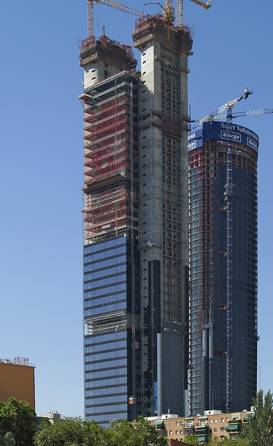 Torre Caja Madrid by Cesar Serrano