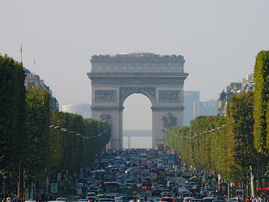 Arc de Triomphe by Cesar Serrano