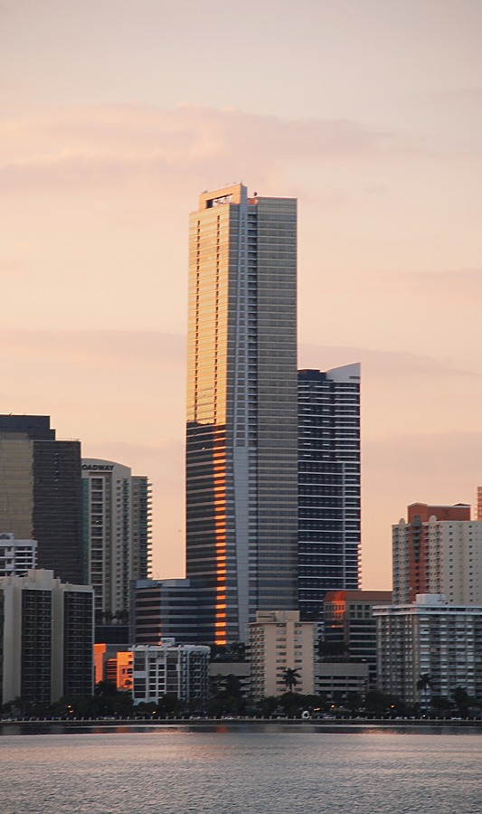 Four Seasons Hotel & Tower by Huopa