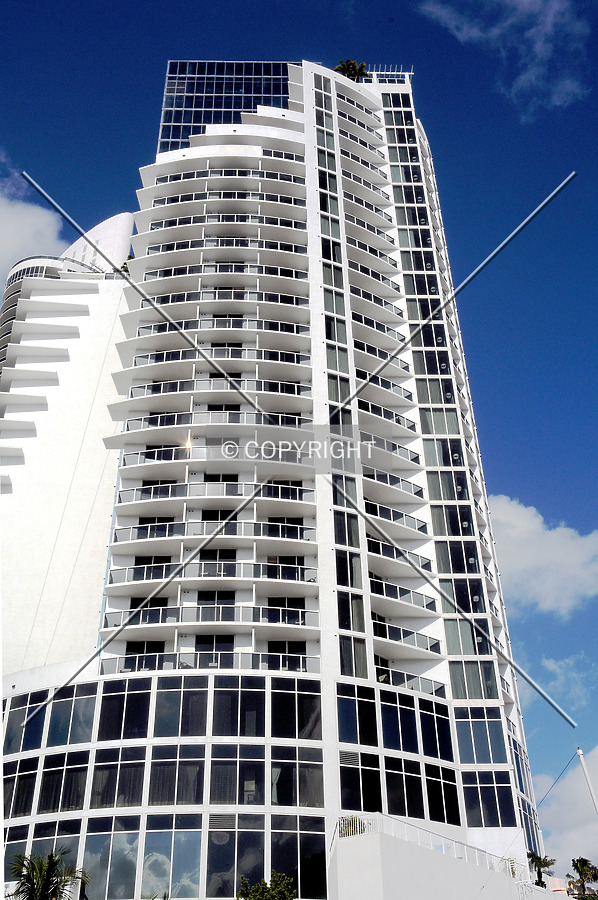 Trump International Sonesta Beach Resort by Jorge Molina
