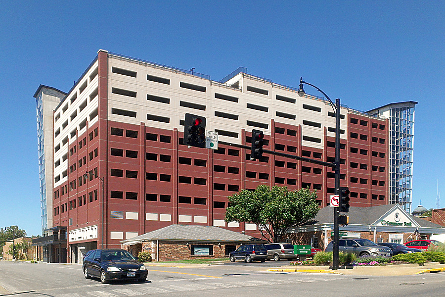 500 East Walnut Street by Ryan Hildebrand