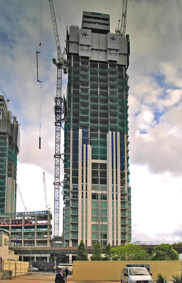 Pan Peninsula West Tower by Cesar Serrano