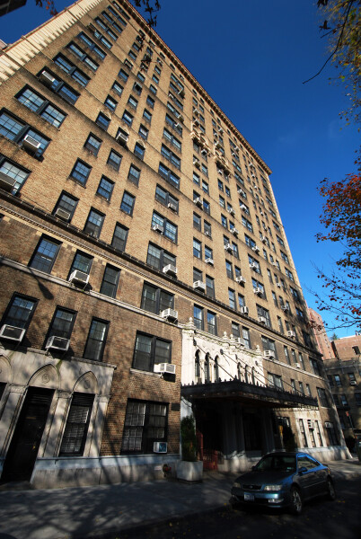 100 Waverly Place Apartments