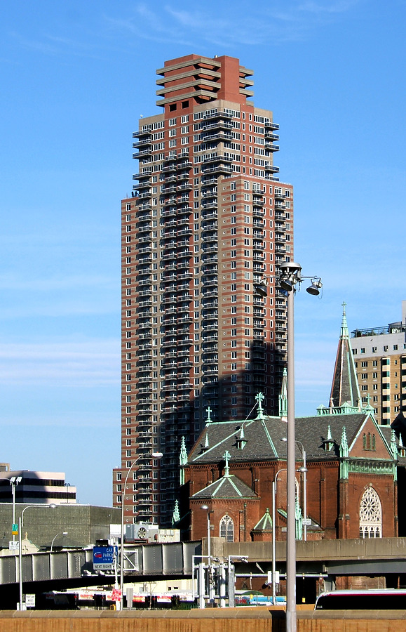 Riverbank West Apartments by John Cahill