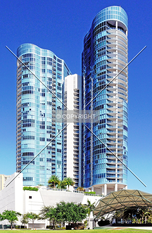 Las Olas River House by Jorge Molina