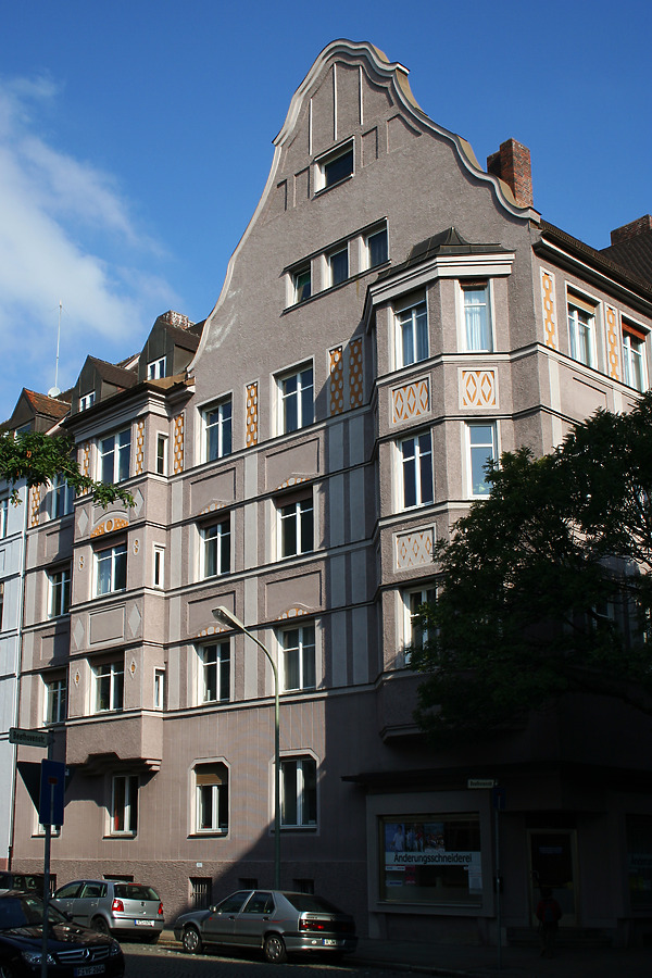 Beethovenstraße 8 by Daniel Kieckhefer