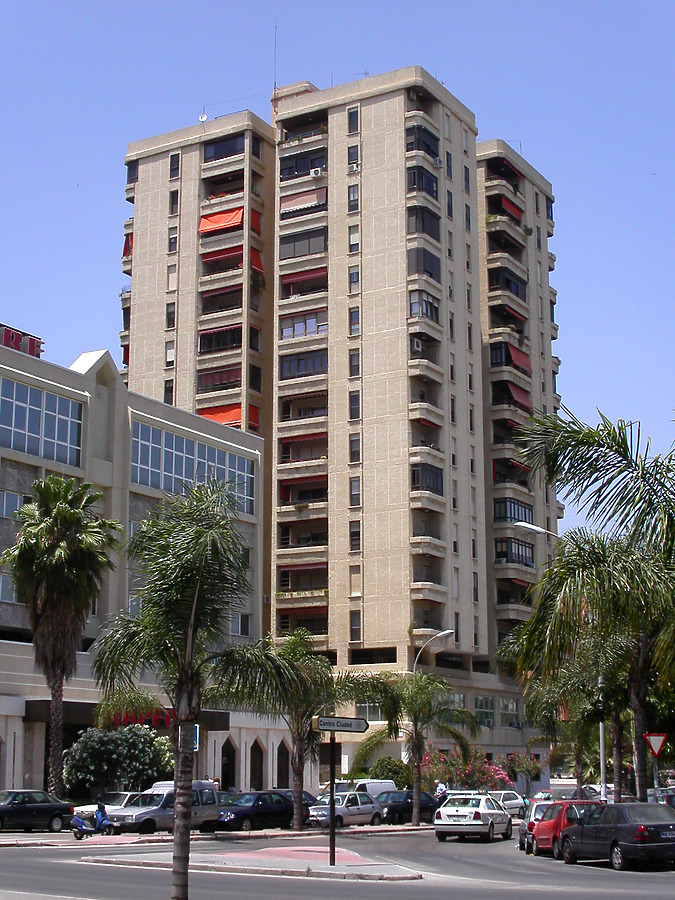 Edificio Aristarco by Cesar Serrano