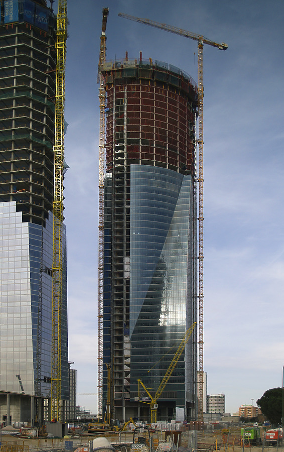 Torre Espacio by Cesar Serrano