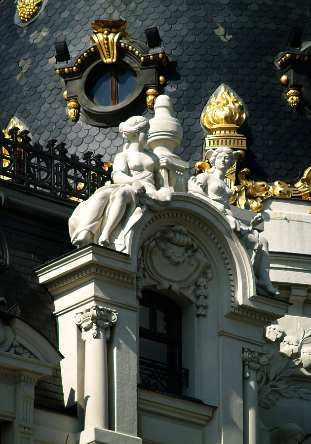 Edificio Metropolis by Cesar Serrano