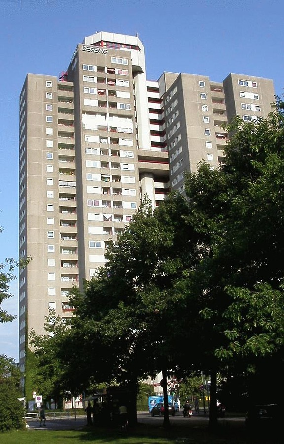 Joachim-Gottschalk-Weg 1 by Cesar Serrano