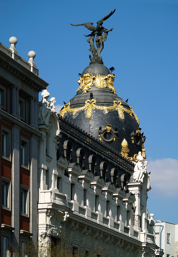 Edificio Metropolis by Cesar Serrano
