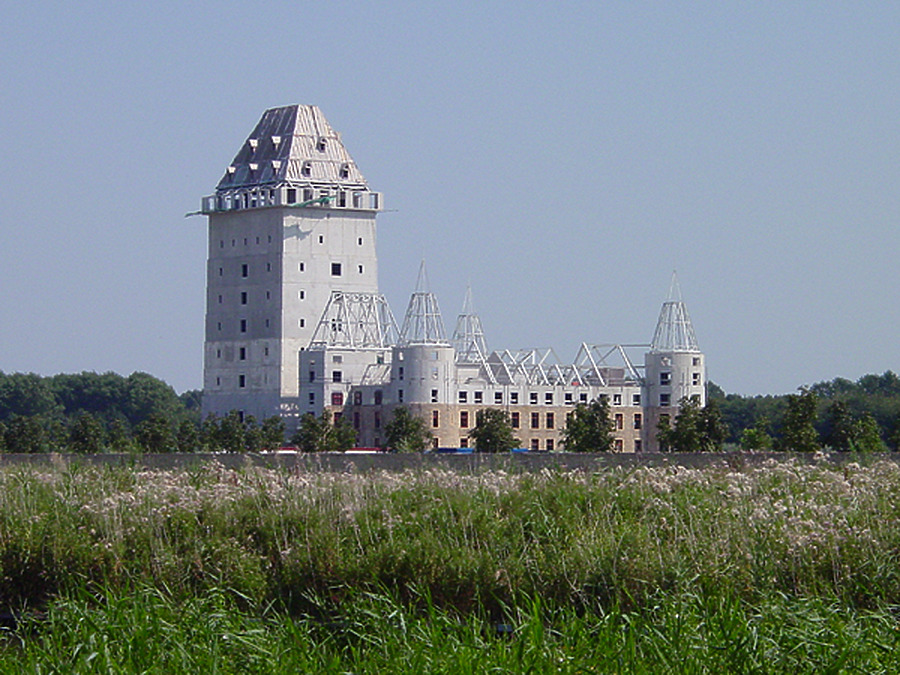 Kasteel Almere by Michiel van Dijk