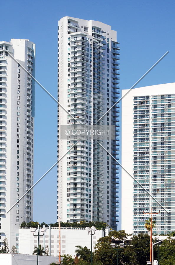 Quantum on the Bay South Tower by Jorge Molina