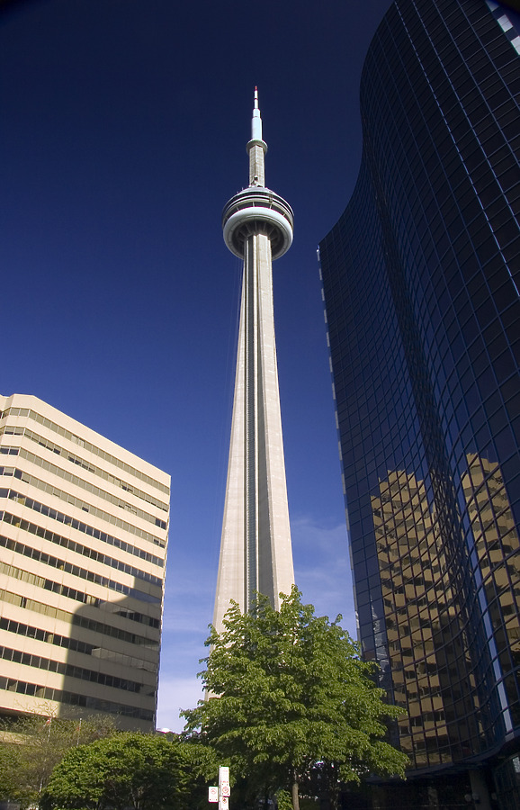 CN Tower by Pavel Toczynski