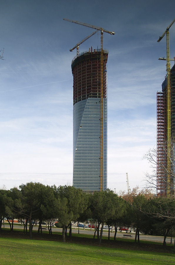 Torre Espacio by Cesar Serrano
