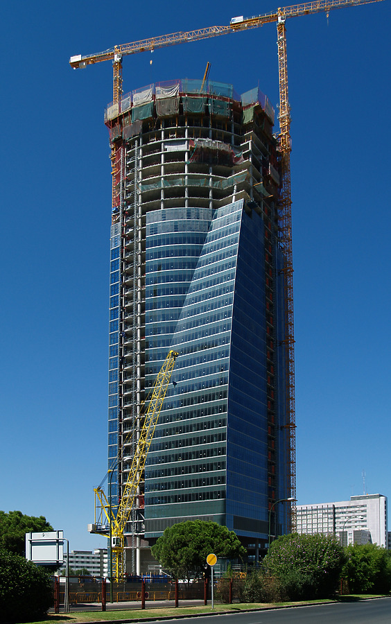Torre Espacio by Cesar Serrano