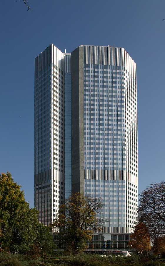 Bankgebäude BfG by Marshall Gerometta