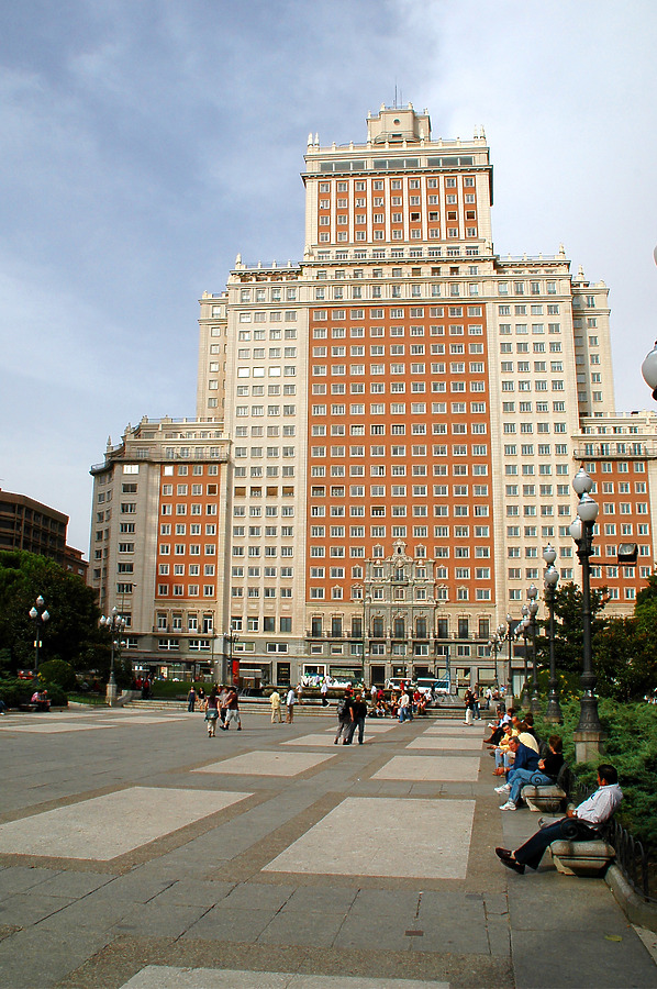 Edificio España by John Bek