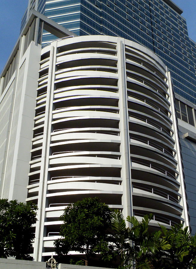 Chamchuri Office Tower by Horst Kiechle