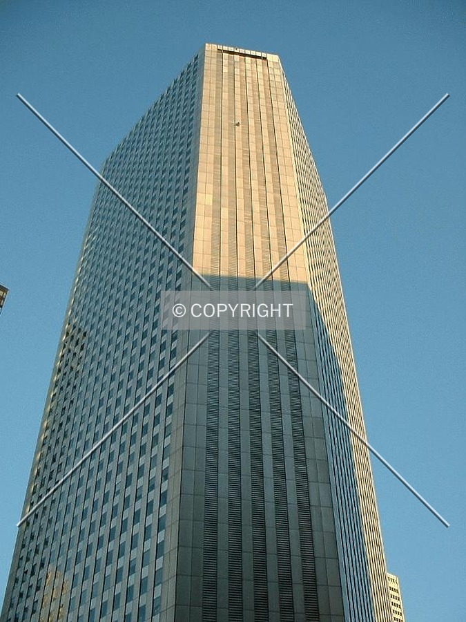 Shinjuku Sumitomo Building by Andrew Stewart