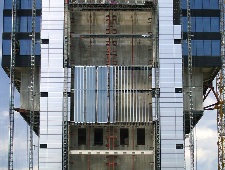 Torre Caja Madrid by Cesar Serrano