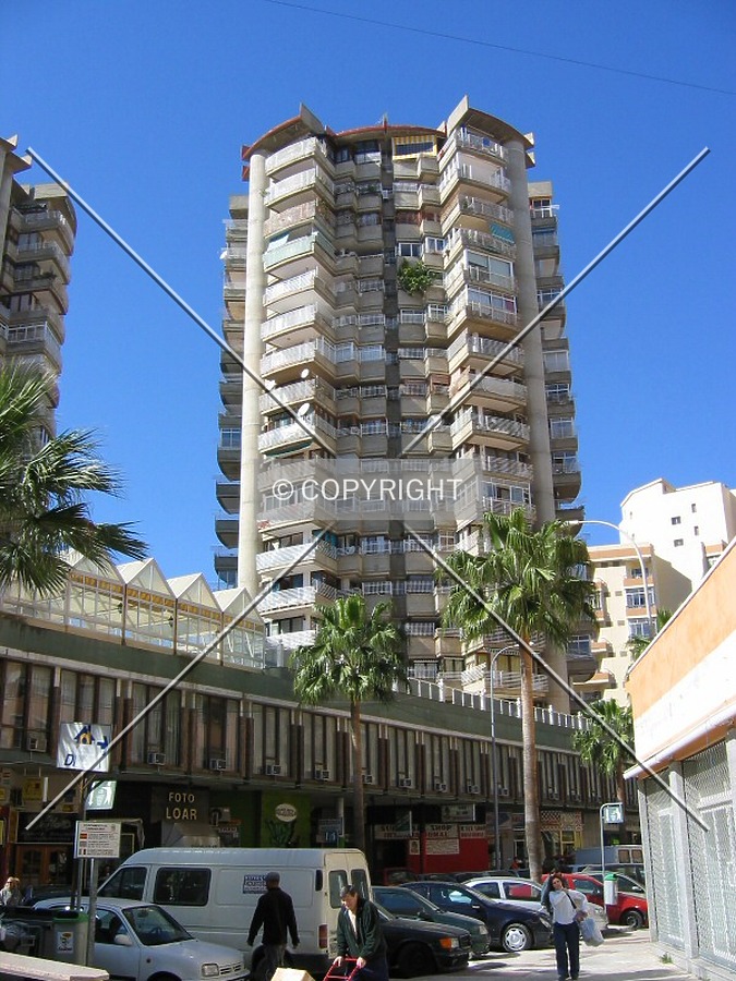 Edificio los Manantiales III by Victor Carcedo