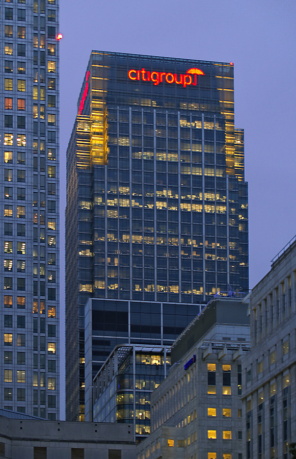 25 Canada Square by Cesar Serrano