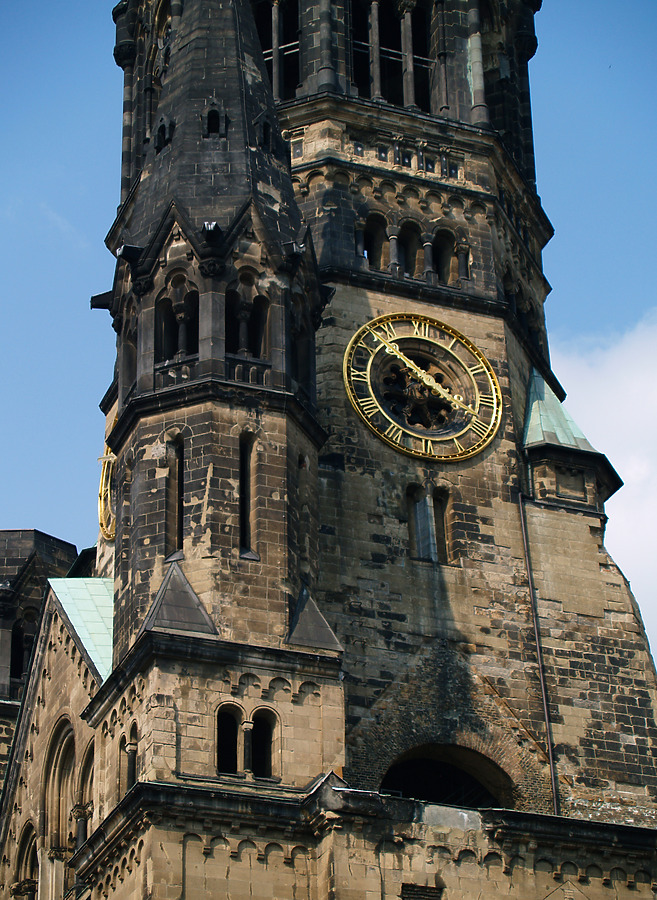 Kaiser-Wilhelm-Gedächtniskirche by Cesar Serrano
