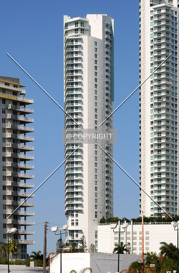 Quantum on the Bay North Tower by Jorge Molina