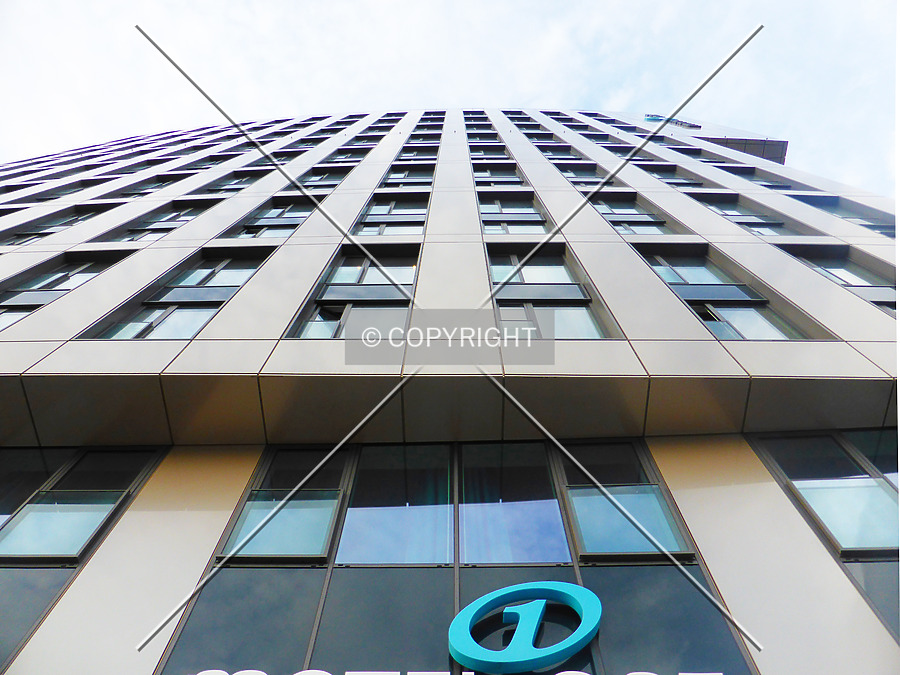 Motel One Hauptbahnhof by Nephilim