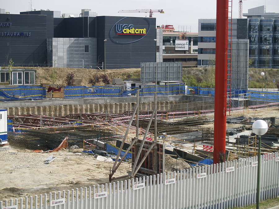 Torre Ámbar by Cesar Serrano